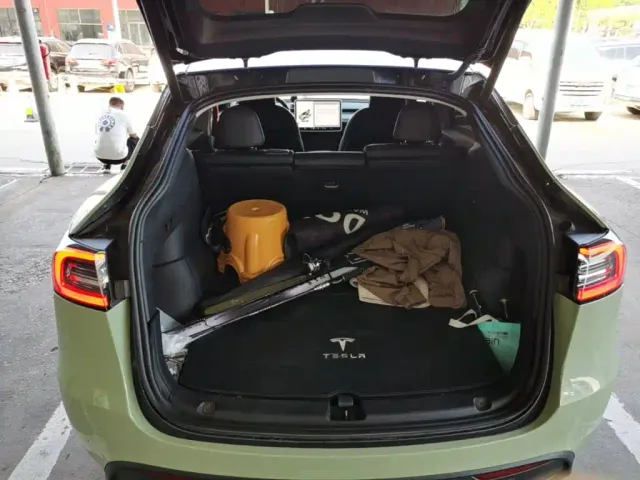 Tesla Model Y — Фото автомобиля 18
