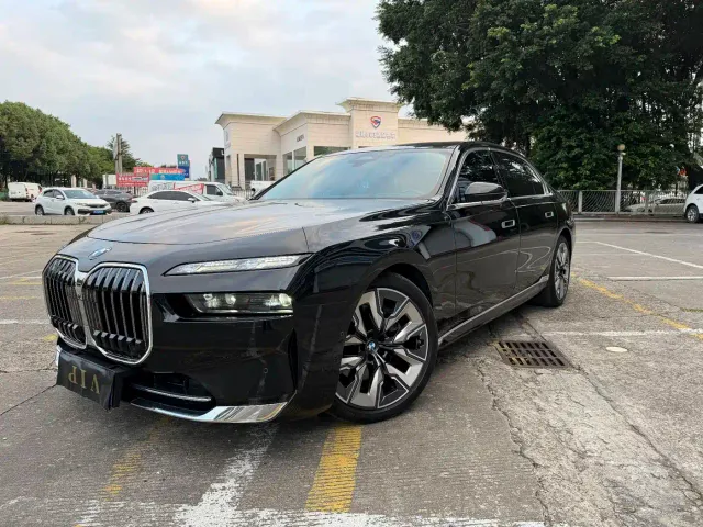 Фотография автомобиля — BMW 7 Series