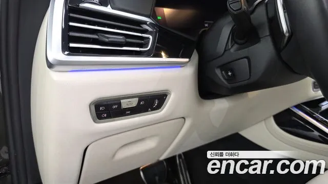 BMW X7 M50i 6 мест — Фото автомобиля 26