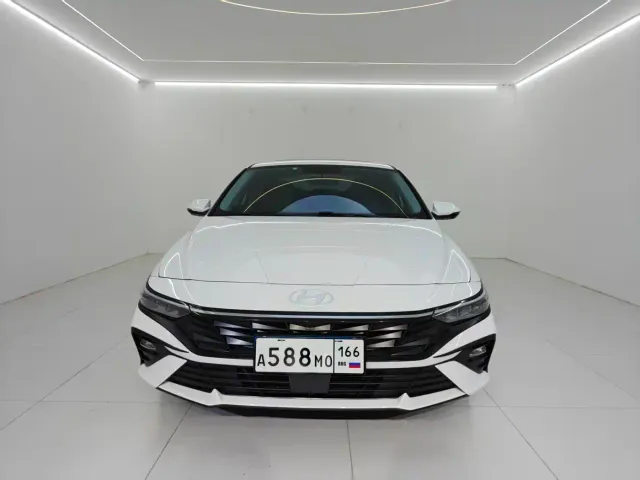 Hyundai Elantra — Фото автомобиля 2
