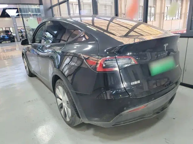 Tesla Model Y — Фото автомобиля 4