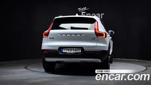 Вольво XC40 B4 Inscription — Фото автомобиля 4