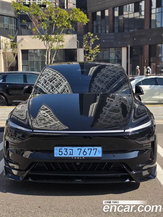 Tesla Model Y — Фото автомобиля 3