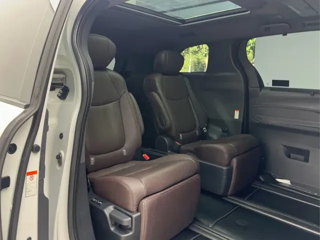 Toyota Granvia — Фото автомобиля 12