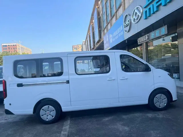 Wuling Yangguang L — Фото автомобиля 8