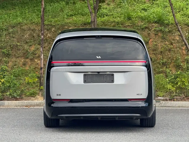 Li Auto MEGA — Фото автомобиля 5