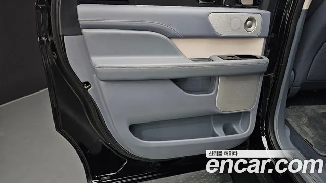 Lincoln Navigator 4th Gen — Фото автомобиля 14