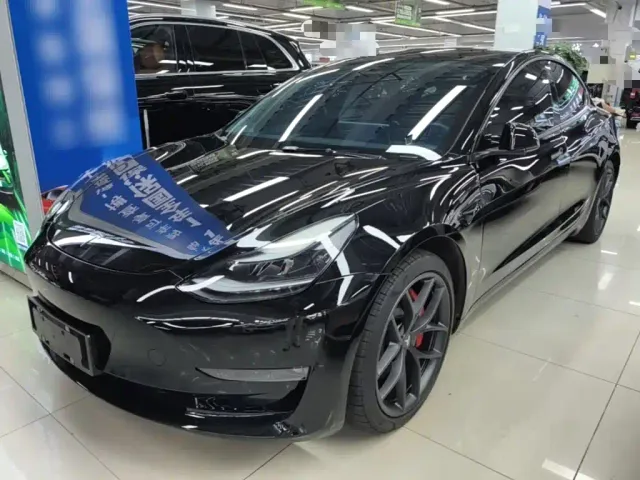 Фотография автомобиля — Tesla Model 3