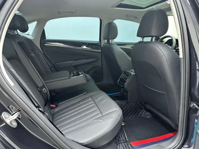Volkswagen Passat — Фото автомобиля 6