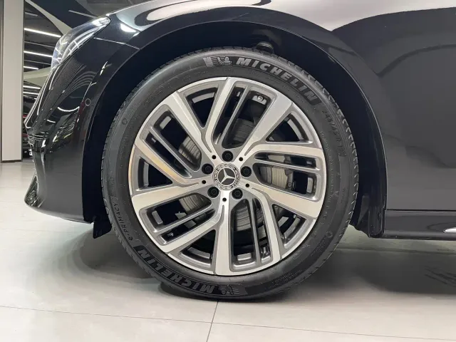 Mercedes-Benz E-Class — Фото автомобиля 9