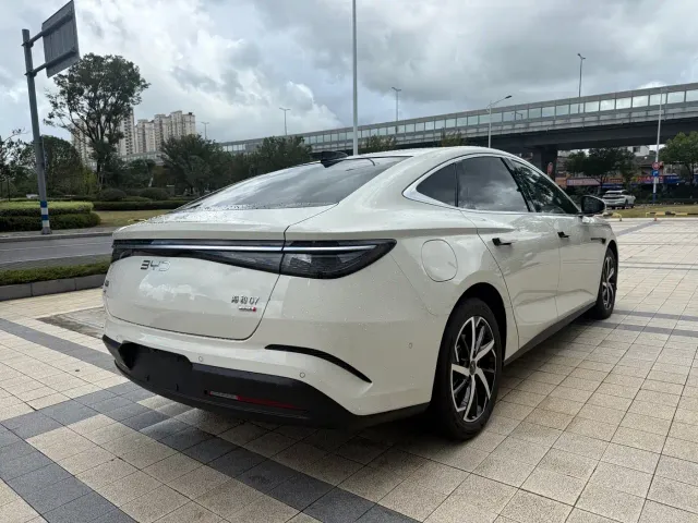 BYD Seal 07 DM-i — Фото автомобиля 15
