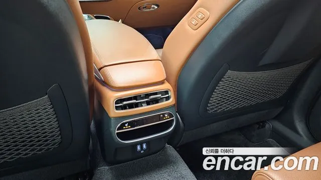 Genesis GV70 — Фото автомобиля 29