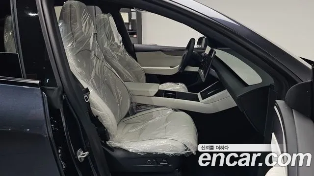 Tesla Model Y — Фото автомобиля 26