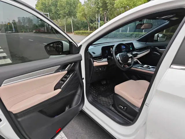 JAC Motors JAC QX PHEV — Фото автомобиля 10