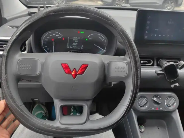 Wuling Hongguang — Фото автомобиля 12
