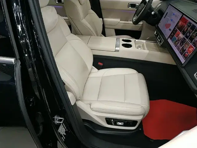 Li Auto L7 — Фото автомобиля 24