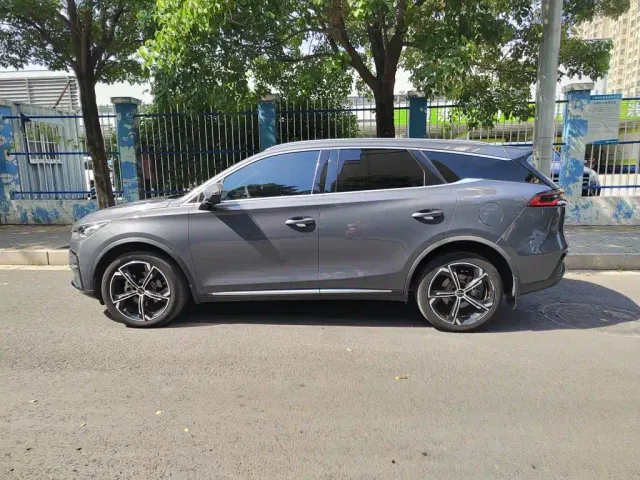 BYD Tang — Фото автомобиля 12