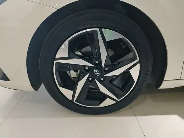 Hyundai Elantra — Фото автомобиля 22