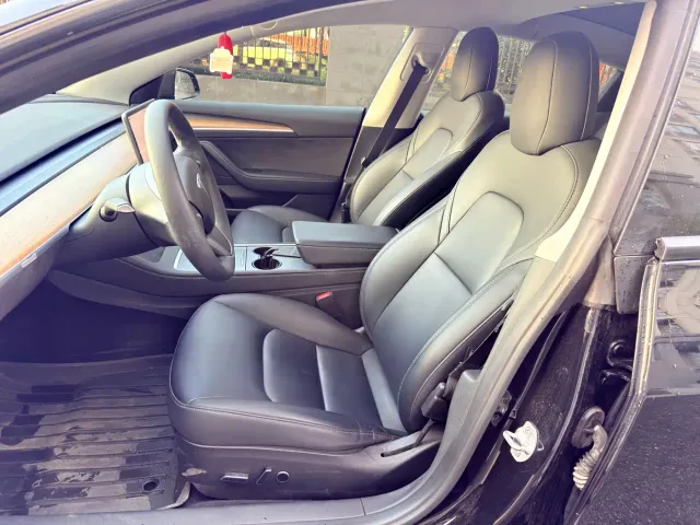 Tesla Model 3 — Фото автомобиля 4
