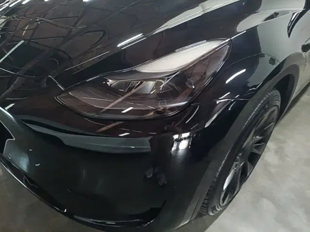 Tesla Model Y — Фото автомобиля 23