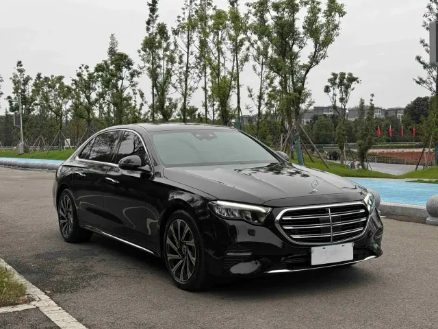 Mercedes-Benz E-Class — Фото автомобиля 2