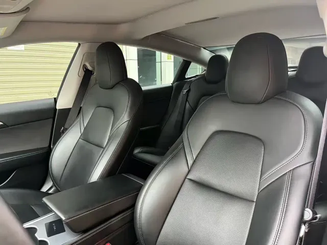 Tesla Model 3 — Фото автомобиля 8