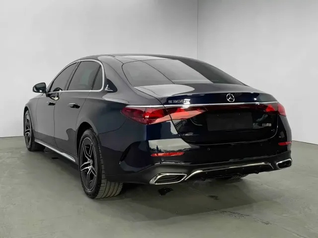 Mercedes-Benz E-Class — Фото автомобиля 5