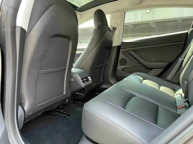 Tesla Model 3 — Фото автомобиля 4