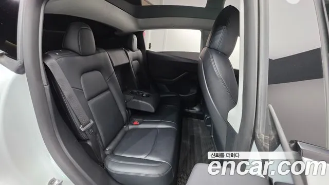 Tesla Model Y — Фото автомобиля 18