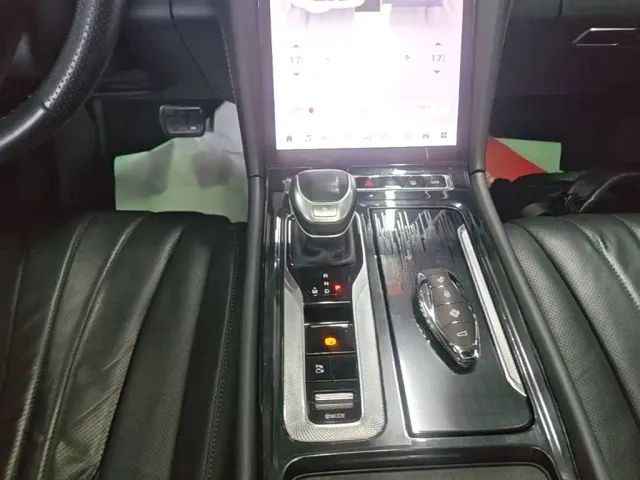 Hongqi H5 — Фото автомобиля 13