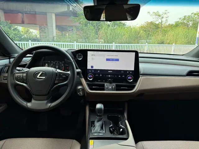 Lexus ES — Фото автомобиля 6