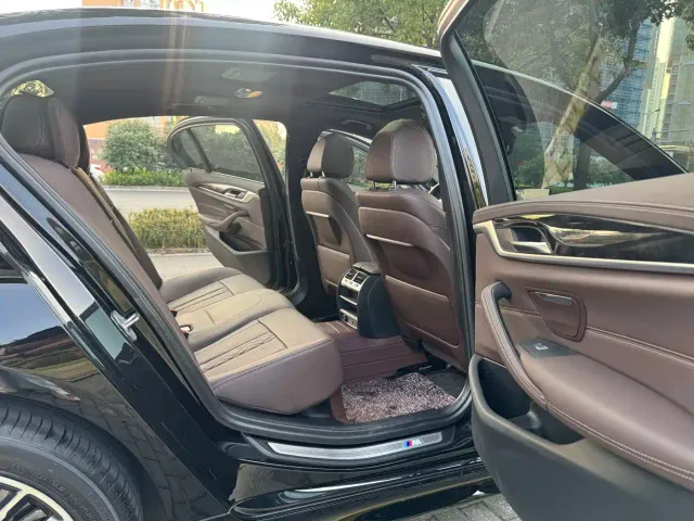 BMW 5 Series — Фото автомобиля 6