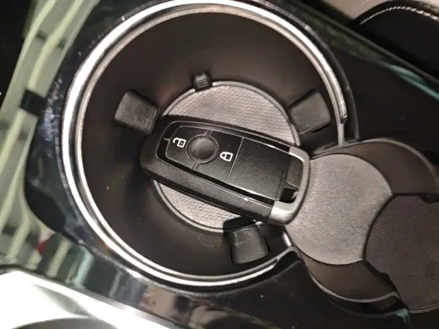 Ford Escape — Фото автомобиля 16