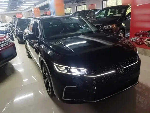 Volkswagen Passat — Фото автомобиля 3