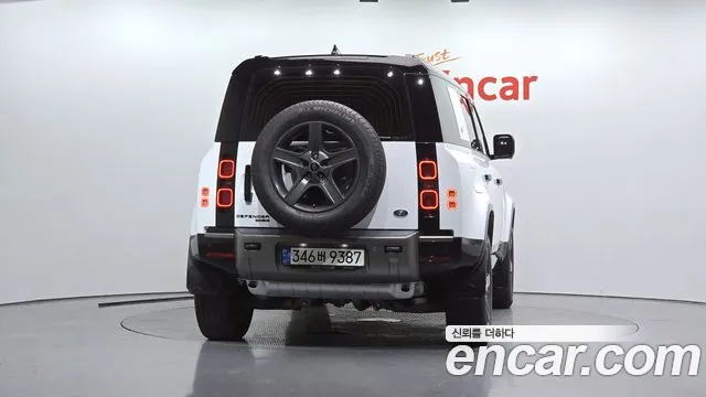 Land Rover Defender Defender (L663) 110 P300 X-Dynamic SE — Фото автомобиля 4