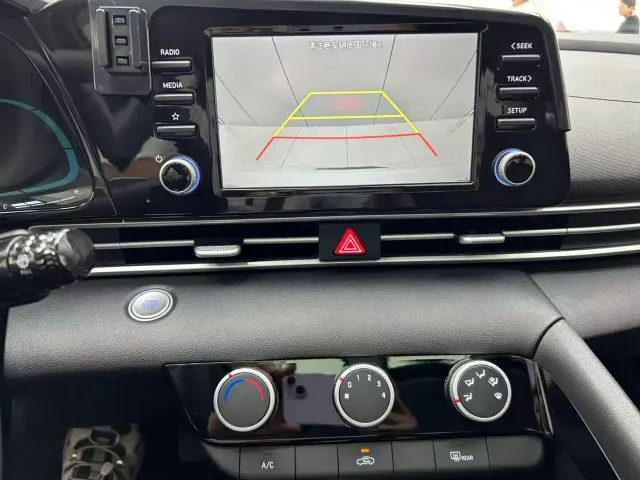 Hyundai Elantra — Фото автомобиля 13