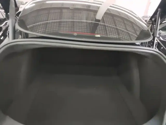 Tesla Model 3 — Фото автомобиля 18