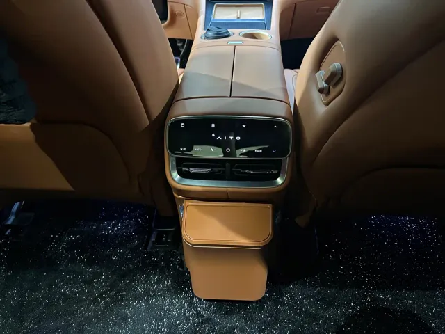 Aito M7 — Фото автомобиля 12