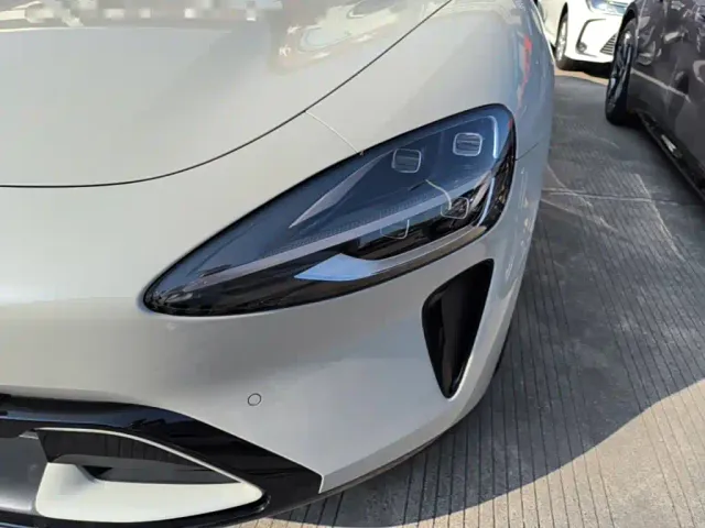 Xiaomi SU7 — Фото автомобиля 23