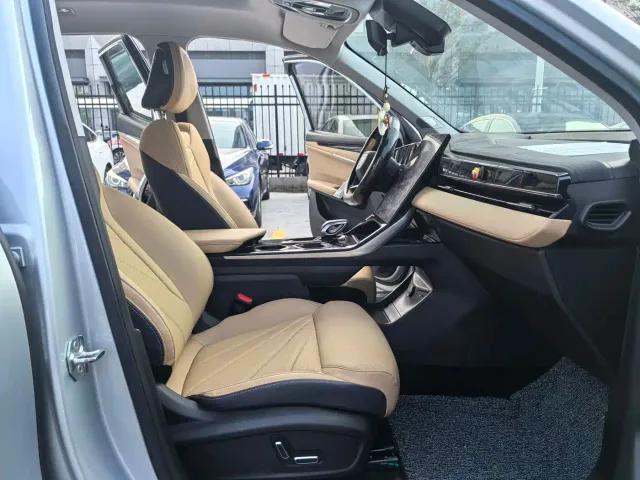 Geely Boyue L — Фото автомобиля 10