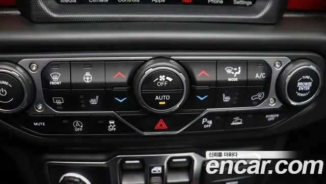 Jeep Wrangler — Фото автомобиля 14