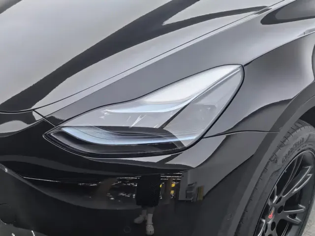 Tesla Model Y — Фото автомобиля 8