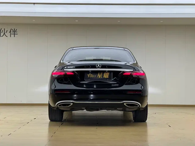 Mercedes-Benz E-Class — Фото автомобиля 19