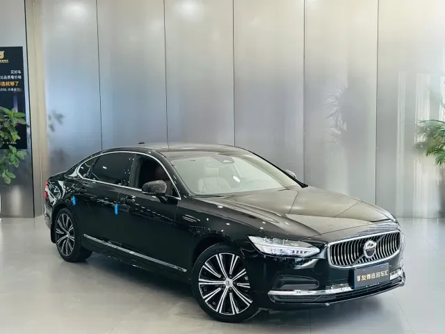 Volvo S90 — Фото автомобиля 3