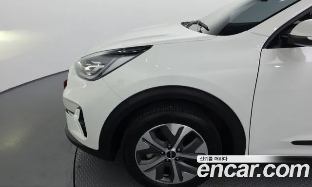 Kia Niro — Фото автомобиля 23