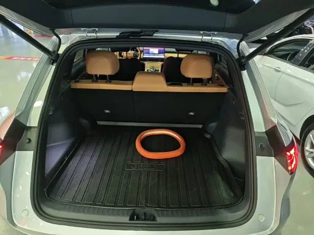 Geely Galaxy Starship 7 EM-i — Фото автомобиля 18