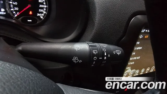 Jeep Renegade — Фото автомобиля 19