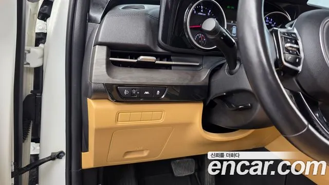 Kia Canival Carnival 4 поколение Бензин 9 мест Prestige — Фото автомобиля 16