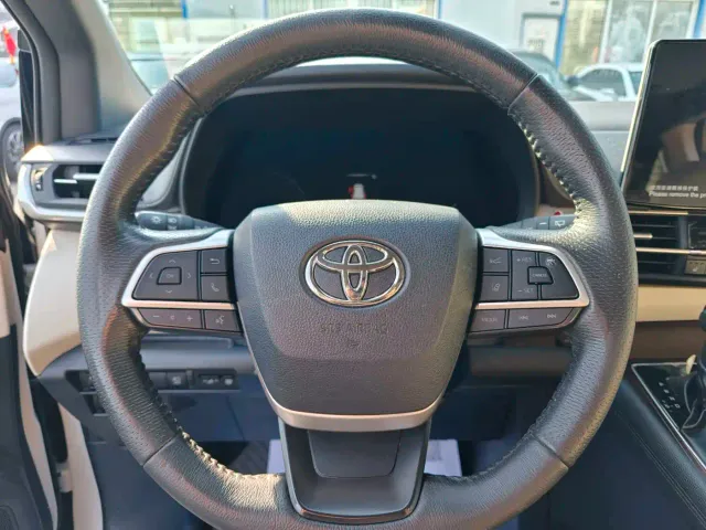Toyota Granvia — Фото автомобиля 13