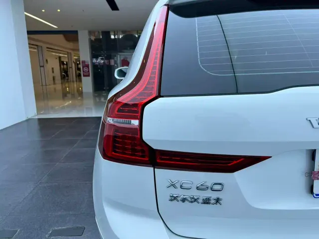 Volvo XC60 — Фото автомобиля 17